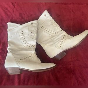 Women's White Western Leather Cowboy Boots with Silver accents